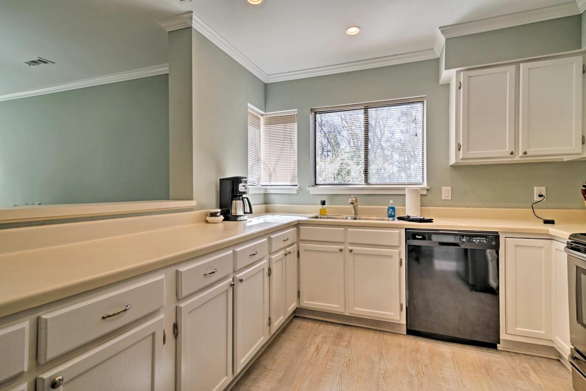 Updated Hilton Head Condo Balcony, Walk To Beach Hilton Head Island Ngoại thất bức ảnh